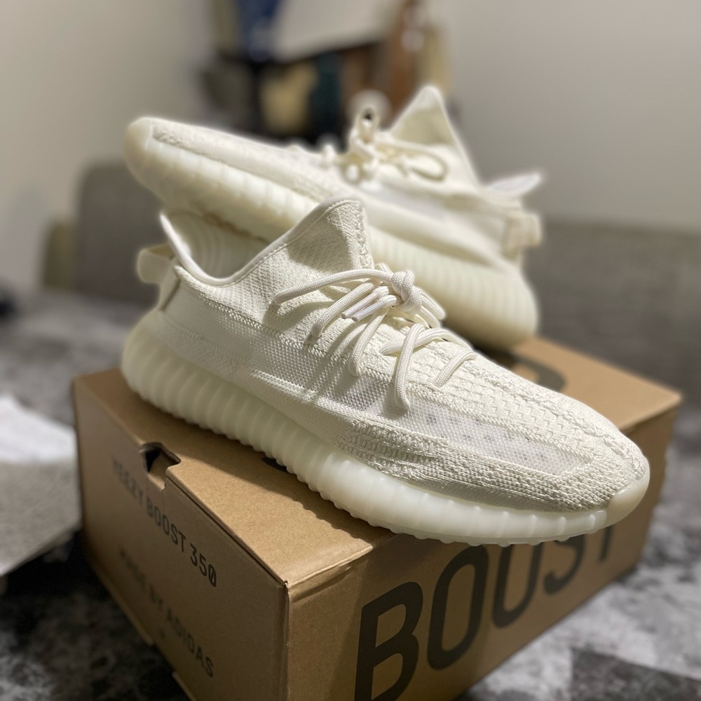 White bone Yeezy‘s